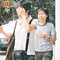 死者女親友到沙田富山殮房認屍，神情悲痛。