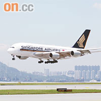 A380正式在港投入服務，備受港人注目。