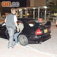 警方在葵涌截查一輛私家車，在三人身上檢獲毒品。