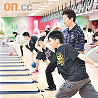 羅惠文被停發津貼後選擇退役，以教人打波維生。	張琦攝