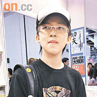黃同學得償所願，購得Kama寫真集。