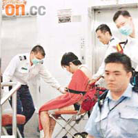 事主被斬傷後由救護人員送院治療。	資料圖片