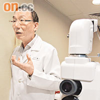 眼科名醫胡志鵬稱年初為李女士進行左眼白內障手術，表示事前有說明併發症風險。