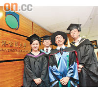 經過十五年不斷進修，陳耀宗（右一）終成為碩士，昨與其他公大畢業生合照。