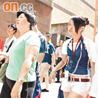 o靚模拉客員的攻勢對家長並不奏效。