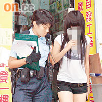 十七歲北姑被帶署。