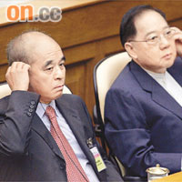 鄭家純（左）及梁志堅司法覆核《立法會（權力及特權）條例》違反《基本法》的案件昨日開審。	資料圖片