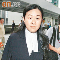 王穎妤昨日打扮樸素，只以一對銀製耳環示人。