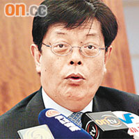 ◆王桂壎指香港律師會反對警方參與校園驗毒計劃，因擔心學生的人身安全受威脅。