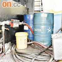非法加油站內設有入油工具。