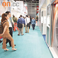 港產鐘錶的產量及產值均位居全球第二，每年的鐘錶展均吸引不少海外買家來港參加。 資料圖片