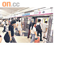 尖東站日前發生「幕門未關照開車」的人為錯誤事故，但港鐵指不影響安全。