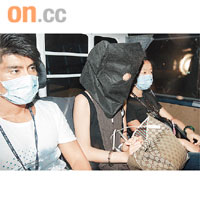 十六歲少女疑為毒品拆家被蒙頭帶署。