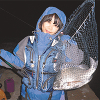 磯釣魚獲比一般垂釣豐富，且屬可食用魚類，所以吸引不少釣魚愛好者。	圖片由香港磯釣聯盟提供