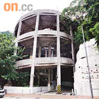 立法會議會擔心擬建的道路改善工程，將影響堅尼地道兩幢住宅的消防及救援服務。