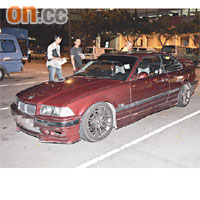 探員拖走涉案車輛。