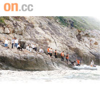 果洲群島沒有登岸用的碼頭，遊人要攀上簡陋石級，上落船時險象環生。	