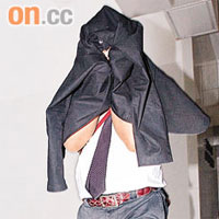 首被告施華倫被指曾披露綁架「王明仔」因由。