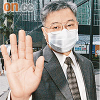 首被告田世豐被指與特赦證人晚膳時，自爆涉頂包案。