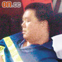 受傷救護員。
