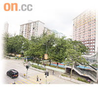 九龍灣啟業邨更換升降機工程延誤，影響逾萬居民。