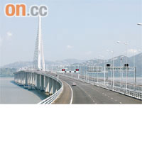 深圳灣公路大橋通車兩年，首次發生自殺案。	資料圖片