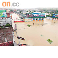 位處珠三角的廣東肇慶曾遇洪災，變成澤國。	資料圖片