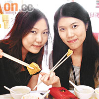 陳小姐（左）、忻小姐（右）