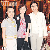 區璟智（左起）、蔡瑩璧同環保署署長王倩儀三個人好似「新手袋黨」咁去酒會。