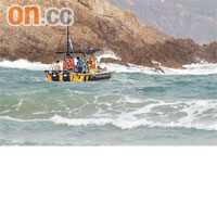 大浪西灣驚濤拍岸，拯救人員搜索困難。
