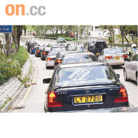 領匯早前大幅調高停車場租金，引起車主發起汽車遊行抗議。	資料圖片