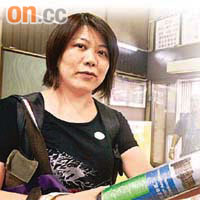 吳小姐指錢幣店僅以一萬九千元收購其三十五連張渣打紀念鈔，認為出手太低。