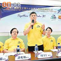 港九兩間華仁率先在本學年自資在初中試行小班教學，兩校校監周守仁（中）指小班可增加學習效能。
