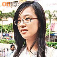 鍾小姐（文職）：「香港經濟未復甦，減薪裁員潮持續，施政報告應關注這些問題，推出適時措施。」