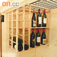 工廈酒窖內有大小不同的三款酒窖儲存室及兩款酒櫃。
