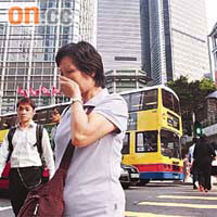 政府引入電動車，期望改善本港路面污染情況。
