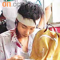 學生頭部被打傷，包紮後送院。