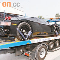 法拉利跑車被送到鰂魚涌汽車扣留中心扣查。