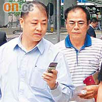 認罪的小巴司機謝智能（右）及不獲准認罪的電單車司機劉國強（左），結伴吃午飯。