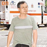 手指被妹夫咬傷的男子送院。