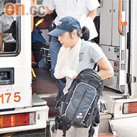 女乘客被巴士車門夾傷送院。