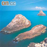 果洲群島有大量的六角形岩柱及海蝕地貌。