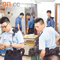 前日意外後，警員和消防員在現場調查。 資料圖片