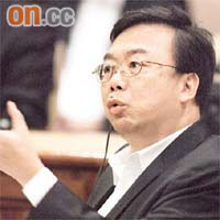 張文光批評衞生署監管私家醫院不力。
