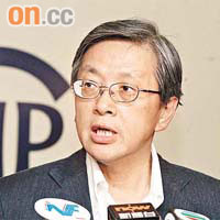 謝鴻興表示，疫苗一樽十劑，非獨立針劑，令醫生所受的成本風險大增。