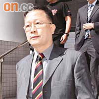 被告譚榮康於案發時任職警長。