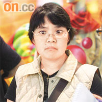 蕭女士（售貨員）「知道內地旱災，自己都會慳啲用水，平日用兩勺水洗臉，現會用一勺。目前政府在節約用水上宣傳不足，市民未必知道慳水的重要性。」