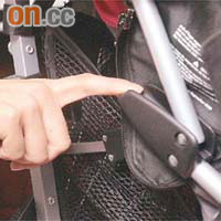 嬰兒車生產商為消費者提供鉸鏈保護罩。