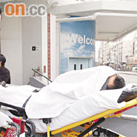 割脈尋死社工送院治療。