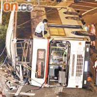 將軍澳奪命車禍發生後，港府要求巴士公司加強監察車長的行車表現。	資料圖片